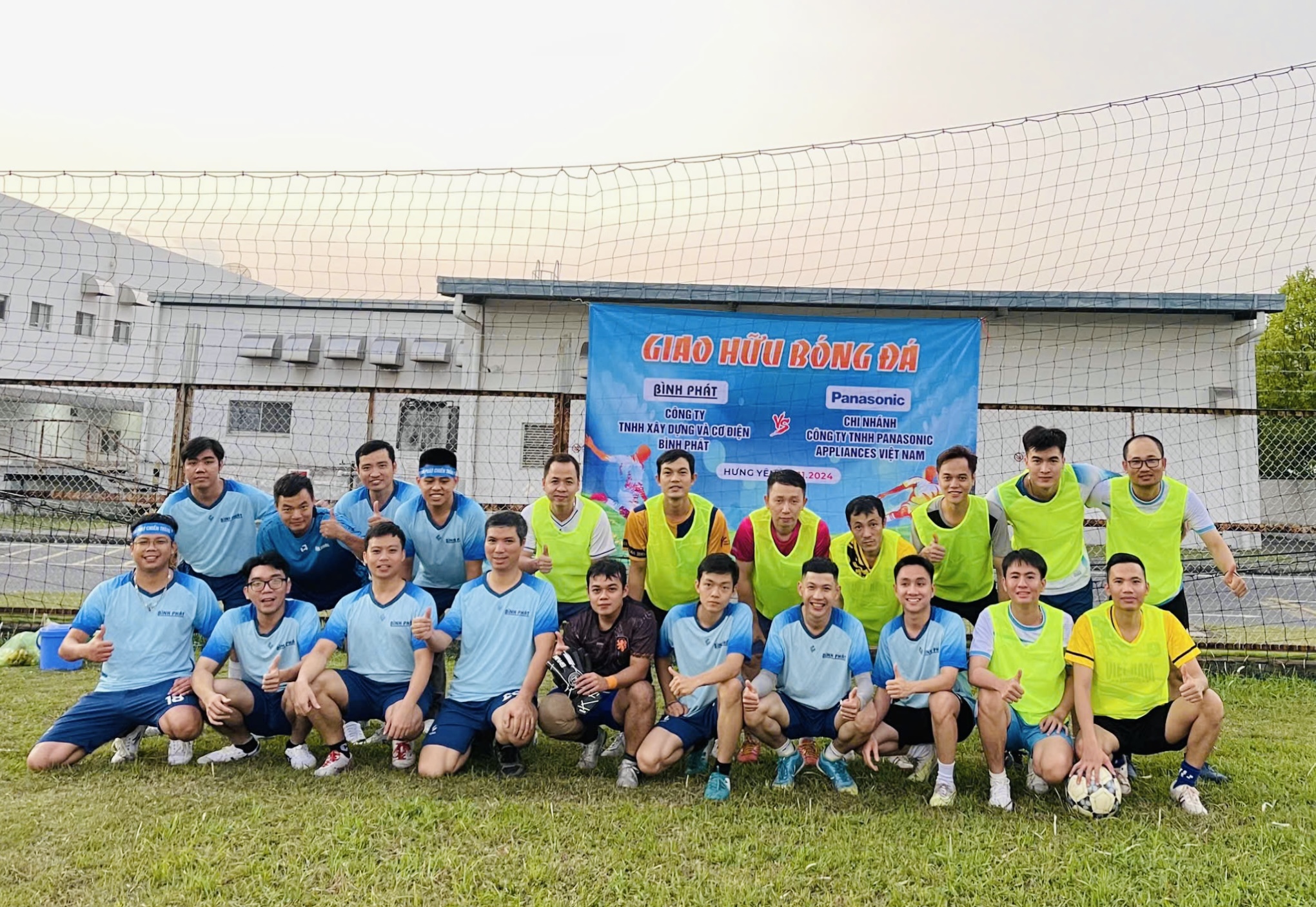 Giao hữu bóng đá giữa Bình Phát và Panasonic